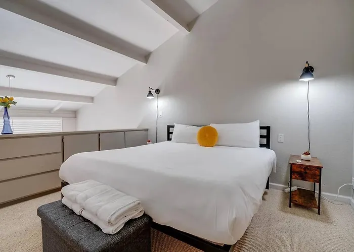 Vintage Near Old Town, Golf & Spring Training Apartment