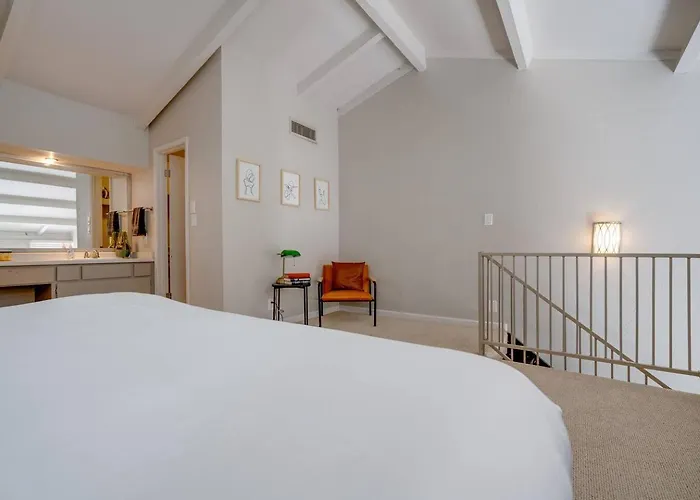 Vintage Near Old Town, Golf & Spring Training Apartment