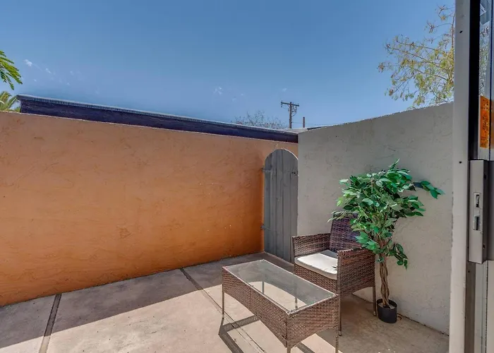 Vintage Near Old Town, Golf & Spring Training Apartment *