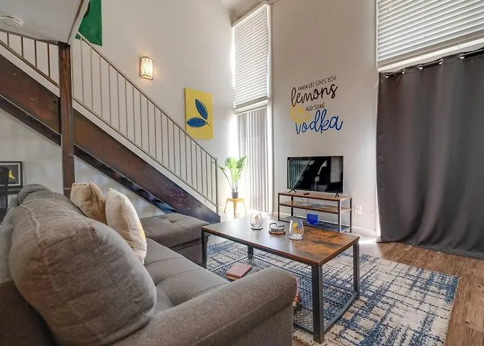 Vintage Near Old Town, Golf & Spring Training Apartment *